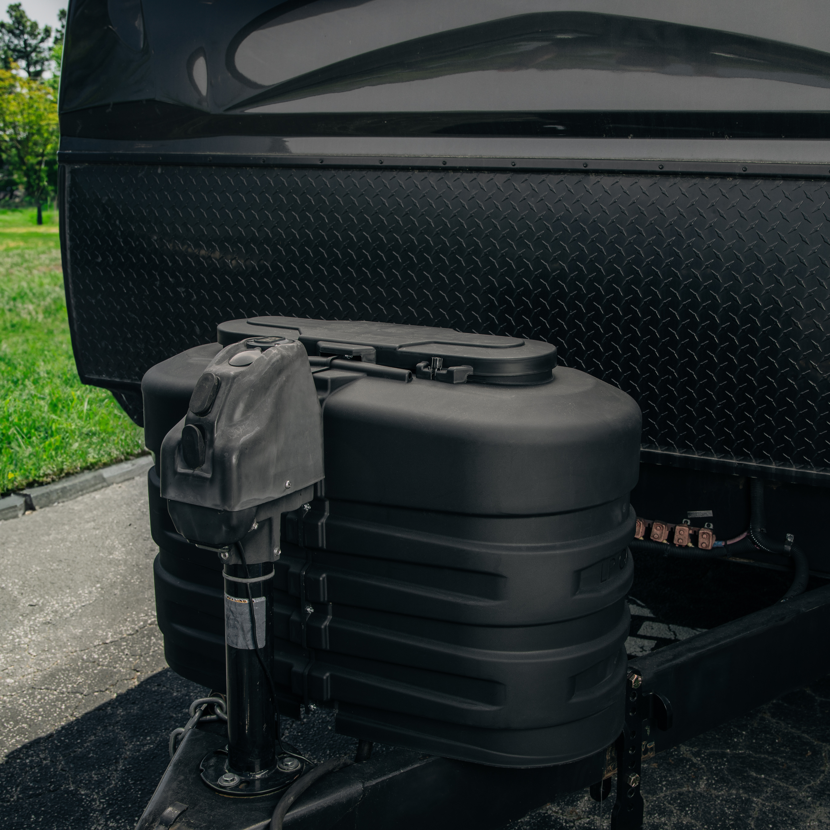Camco Double RV Propane Tank Cover, 20 lb, Black
